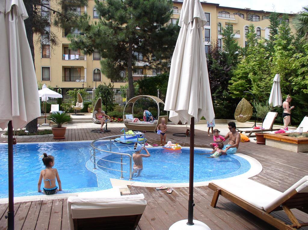 Lvv Palace Apartment ซันนีบีช ภายนอก รูปภาพ