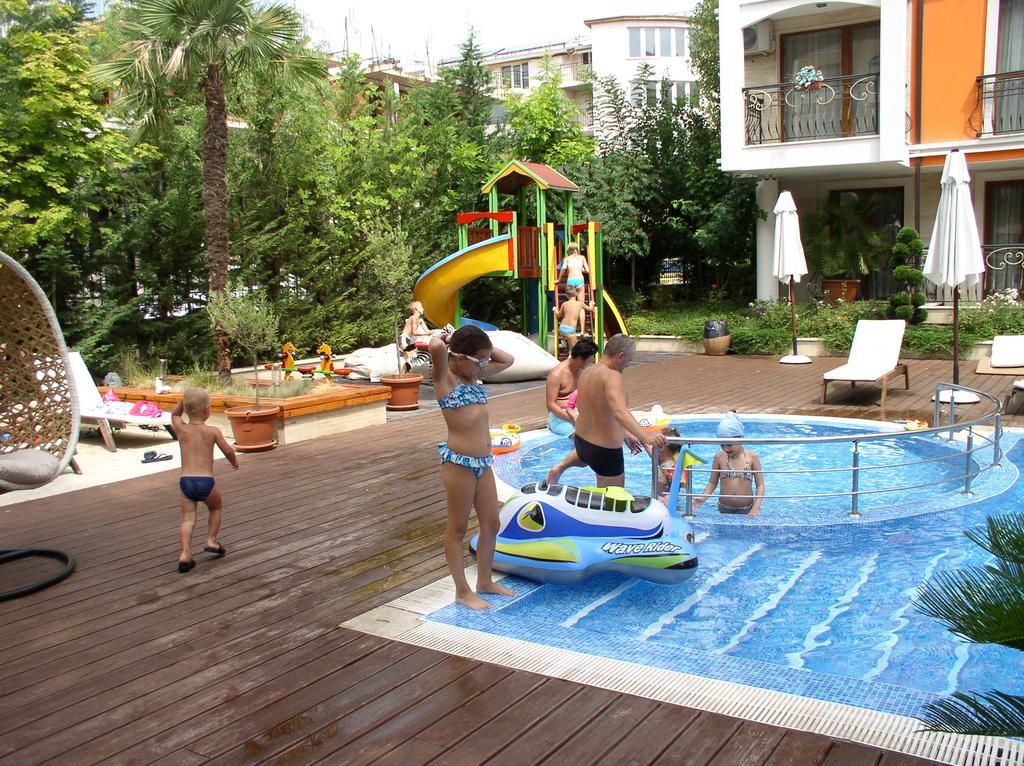 Lvv Palace Apartment ซันนีบีช ภายนอก รูปภาพ