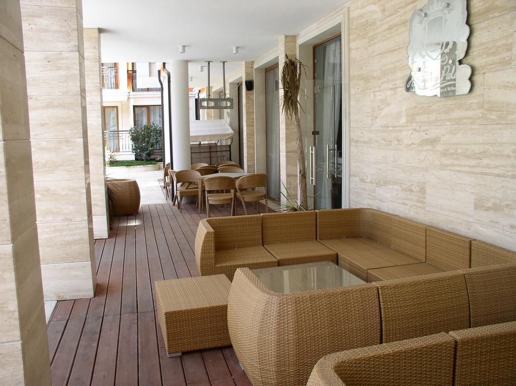 Lvv Palace Apartment ซันนีบีช ภายนอก รูปภาพ